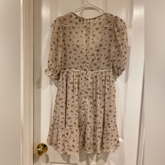 Brown floral dress. Only worn once - Picture 2 of 3